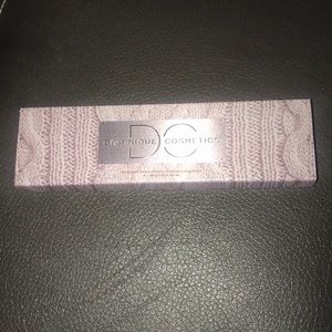 Dominique Cosmetics 6-eyeshadow palette